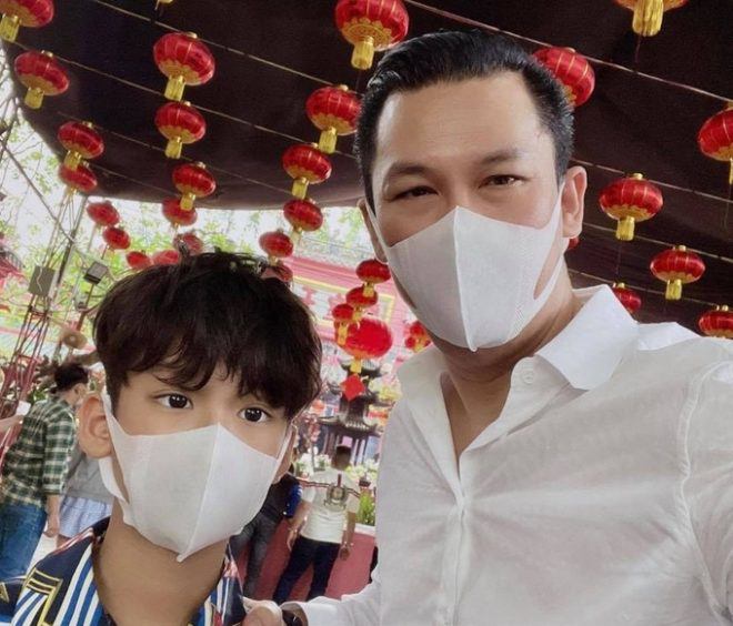 Sao Việt 24h: Hậu xa nhau, Lệ Quyên đưa con trai đi du xuân muộn, gặp amp;#34;nhân vật quyền lựcamp;#34; - 6