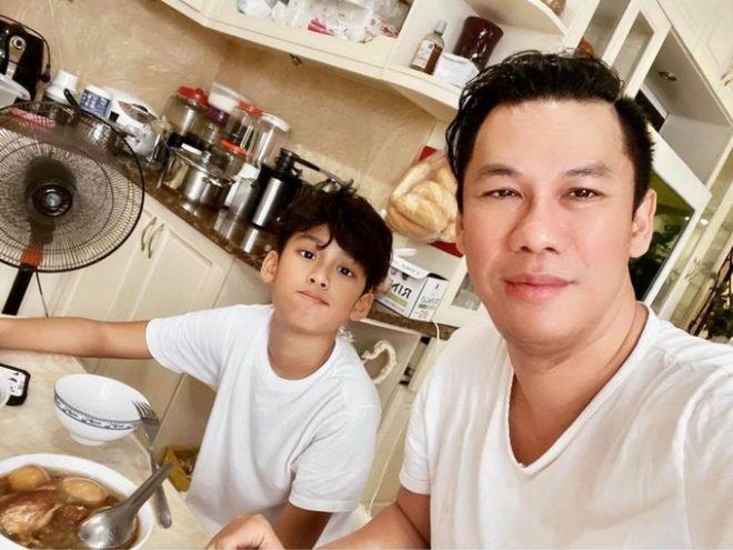 Sao Việt 24h: Hậu xa nhau, Lệ Quyên đưa con trai đi du xuân muộn, gặp amp;#34;nhân vật quyền lựcamp;#34; - 5