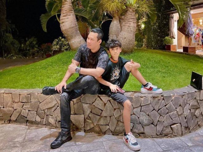 Sao Việt 24h: Hậu xa nhau, Lệ Quyên đưa con trai đi du xuân muộn, gặp amp;#34;nhân vật quyền lựcamp;#34; - 4