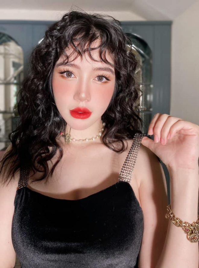 Sao Việt 24h: Hậu xa nhau, Lệ Quyên đưa con trai đi du xuân muộn, gặp amp;#34;nhân vật quyền lựcamp;#34; - 11