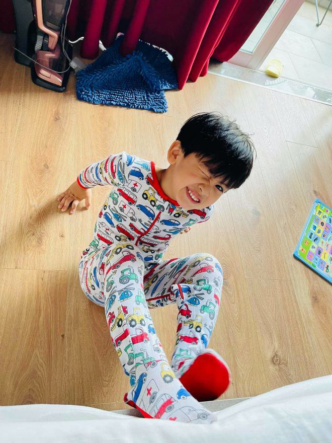 Sao Việt 24h: Hậu xa nhau, Lệ Quyên đưa con trai đi du xuân muộn, gặp amp;#34;nhân vật quyền lựcamp;#34; - 10