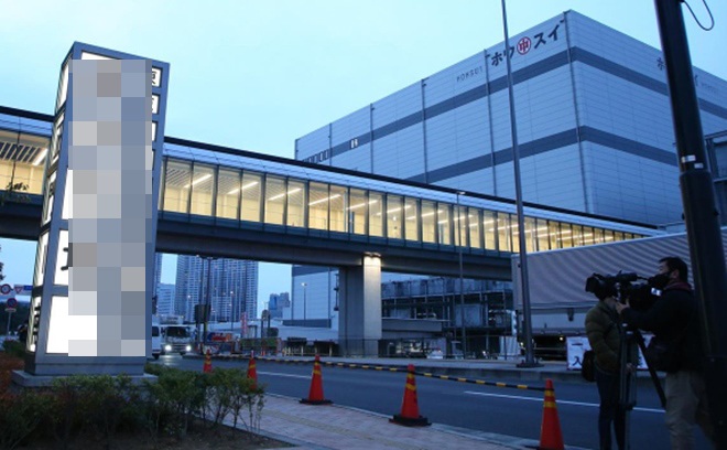 Sau bê bối ngoại tình, bị tẩy chay, sao hài Nhật Bản ra chợ cá làm bốc vác kiếm sống - 2