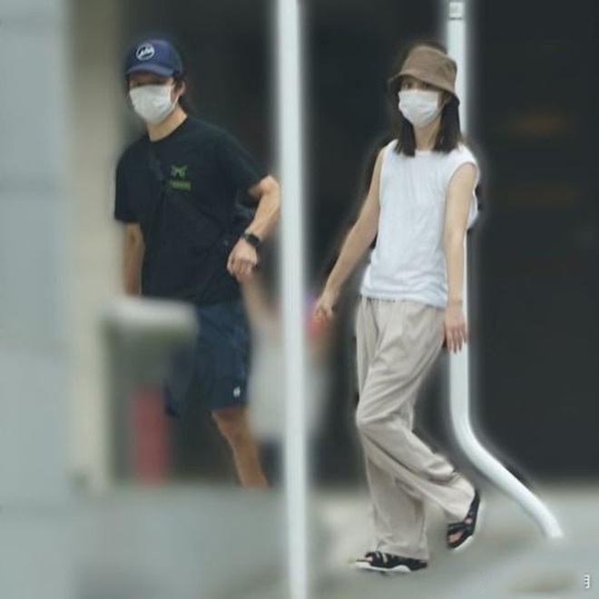 Sau bê bối ngoại tình, bị tẩy chay, sao hài Nhật Bản ra chợ cá làm bốc vác kiếm sống - 5