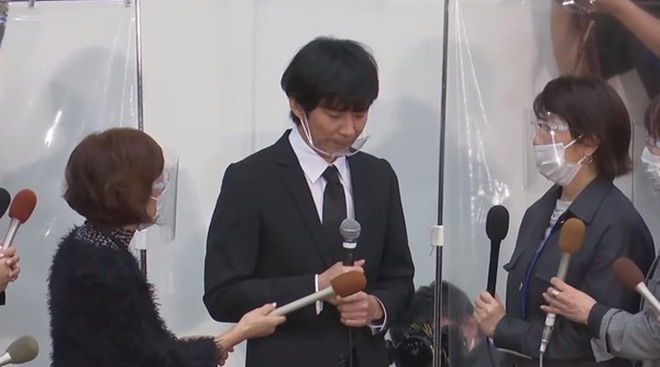 Sau bê bối ngoại tình, bị tẩy chay, sao hài Nhật Bản ra chợ cá làm bốc vác kiếm sống - 4