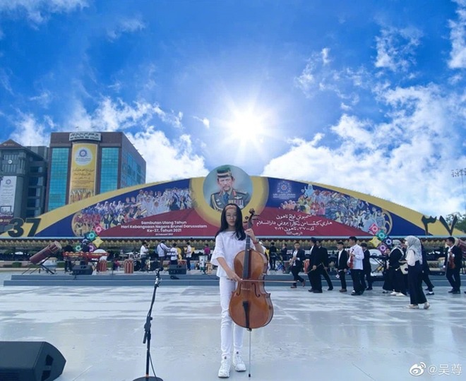 11 tuổi, con gái Ngô Tôn được Quốc vương Brunei khen ngợi, ông bố tài tử amp;#34;phổng mũiamp;#34; tự hào - 2