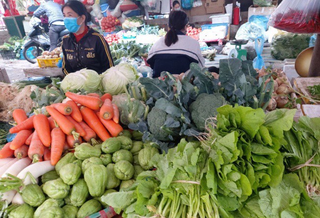 Sau tết, các hàng rau xanh dồi dào, giá ổn định