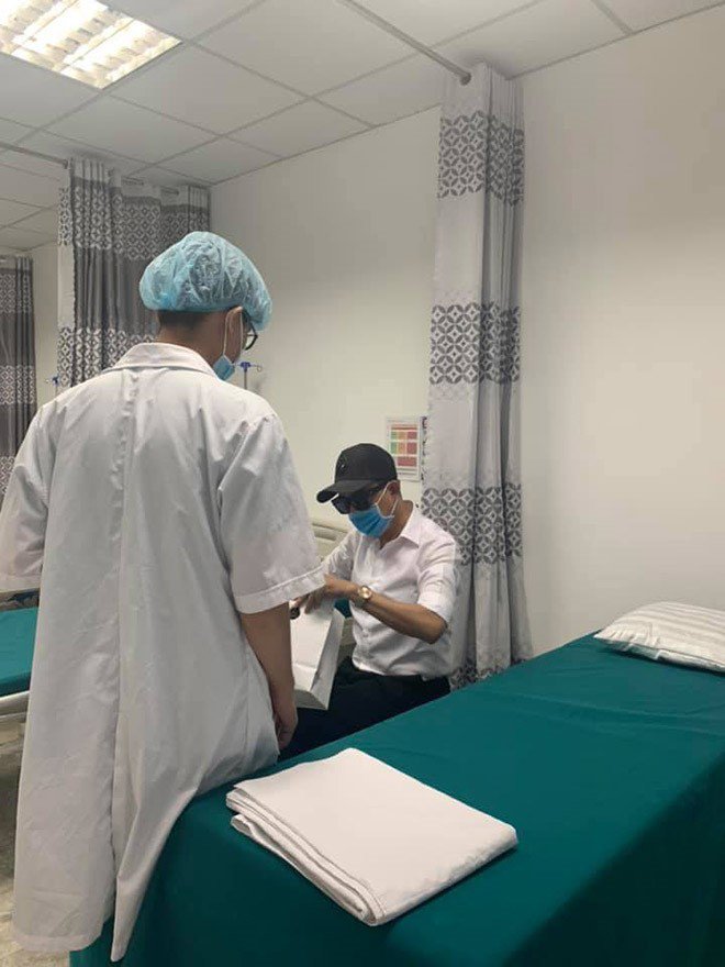 U60 tuổi, bố 4 con Long Nhật tự nhận đẹp như trai 18, còn nói amp;#34;không dao kéoamp;#34; - 2