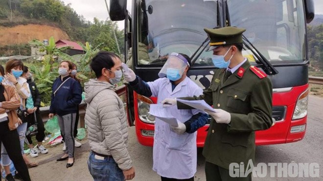 Tin tức 24h: Tá hoả phát hiện cô gái trẻ tử vong trong nhà - 3