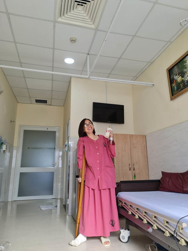 Đang nấu bếp bất ngờ gặp nạn, U50 tươi trẻ quyết định amp;#34;chơi trộiamp;#34; khiến CĐM thích thú - 1