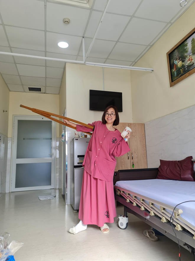 Đang nấu bếp bất ngờ gặp nạn, U50 tươi trẻ quyết định amp;#34;chơi trộiamp;#34; khiến CĐM thích thú - 2