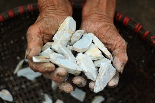 Lạ lùng ngôi làng đào đất về hun khói ở Vĩnh Phúc, vừa ăn vừa tấm tắc khen ngon - 1