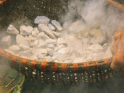 Xem ăn chơi - Lạ lùng ngôi làng đào đất về hun khói ở Vĩnh Phúc, vừa ăn vừa tấm tắc khen ngon