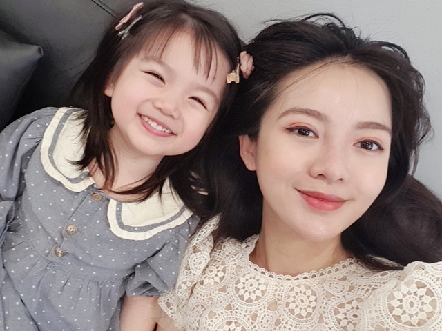 Vẻ đẹp tựa thiên thần của con gái MC-BTV Tú Lin làm nức lòng cộng đồng mạng.