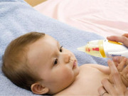 Làm mẹ - Hướng dẫn 3 cách hút mũi cho trẻ sơ sinh tại nhà đơn giản