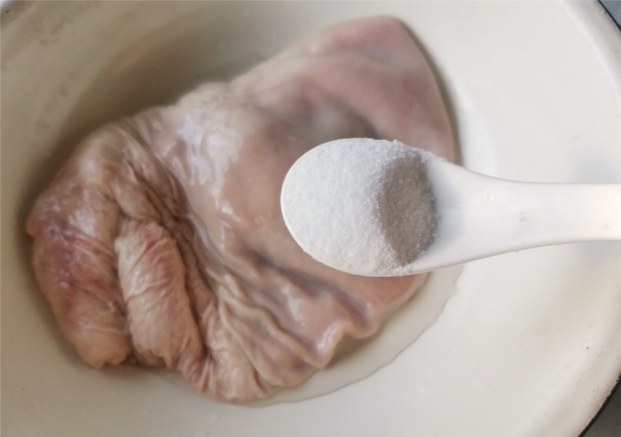Rửa dạ dày lợn chỉ dùng muối và giấm chưa đủ, thêm thứ này sạch bong lại an toàn - 8