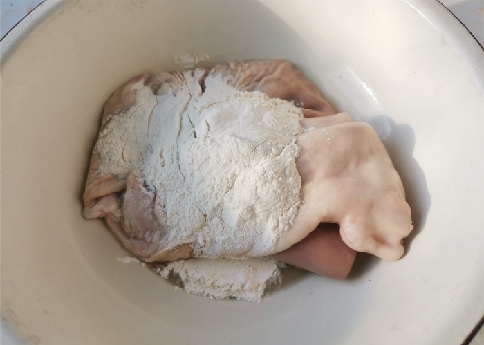 Rửa dạ dày lợn chỉ dùng muối và giấm chưa đủ, thêm thứ này sạch bong lại an toàn - 6