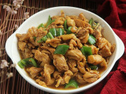 Bếp Eva - Vét tủ lạnh còn mấy cái đùi gà, đem xào với quả này cả nhà đòi ăn ngay lập tức