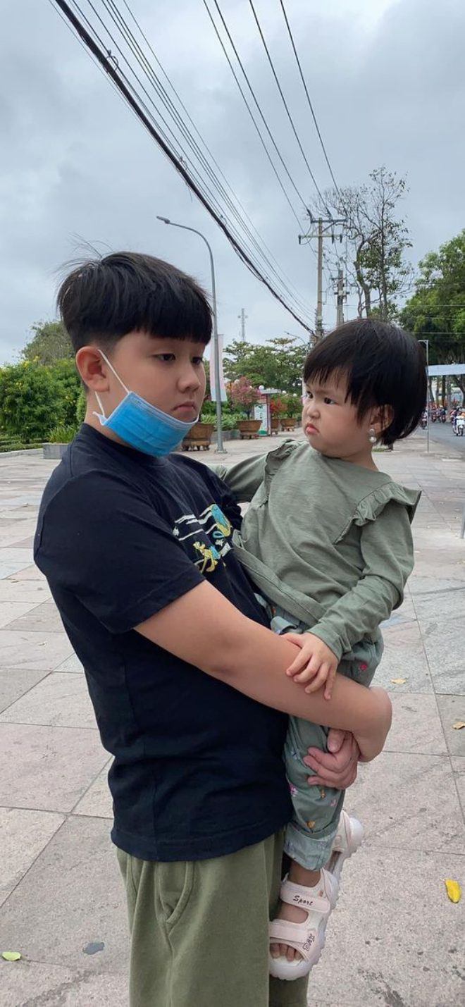 Sao Việt 24h: Cận cảnh khuôn mặt quý tử mới sinh đáng yêu nhà giám khảo Rap Việt - 11