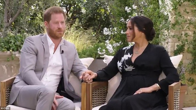 Meghan Markle bầu bí lần 2 ăn mặc khác hẳn lần đầu, nhưng vẫn có thói quen khó bỏ - 4