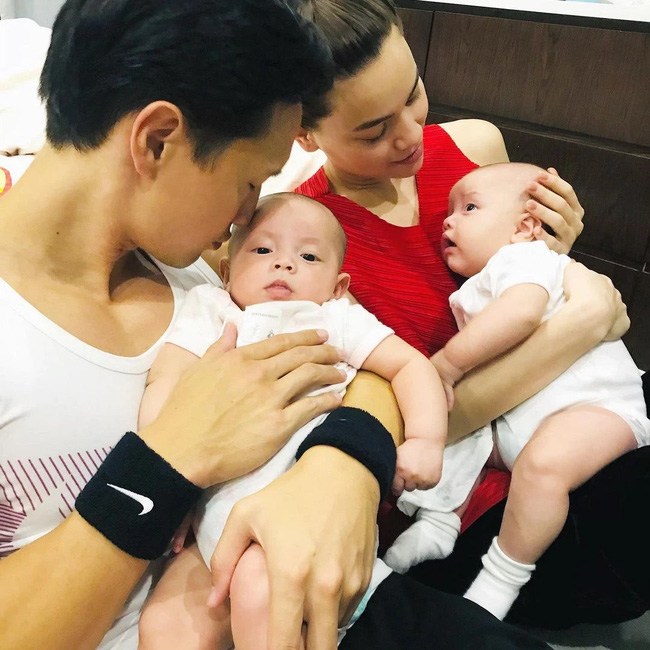 Muôn kiểu amp;#34;gục ngãamp;#34; lúc trông con của các ông bố Vbiz: Dương Khắc Linh amp;#34;thấy thươngamp;#34; hơn Kim Lý - 1