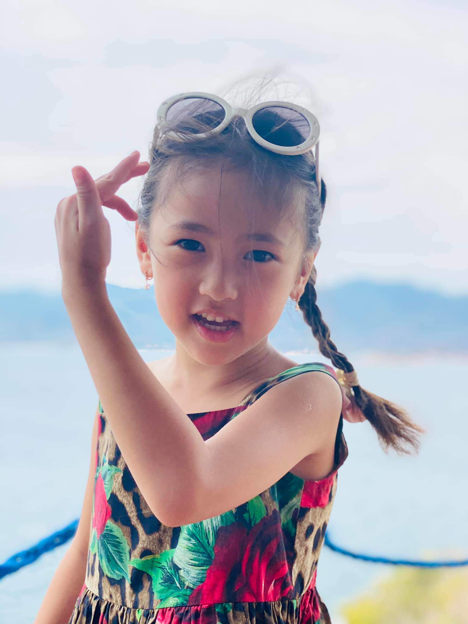 Con gái Hà Kiều Anh mày mò makeup, lộ đặc điểm hưởng “gen mỹ nhân” của mẹ Hoa hậu - 15