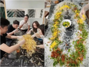 Bếp Eva - Hồ Quang Hiếu "chơi lớn" làm bánh tráng trộn siêu to khổng lồ, kín cả bàn ăn dài