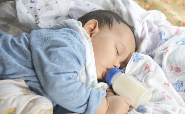Bé 2 tháng tuổi tử vong tại nhà: Những điều cha mẹ cần chú ý sau khi cho trẻ bú - 3