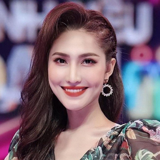 Bị chê amp;#34;đàn ôngamp;#34;, Hoa hậu chuyển giới đầu tiên của Việt Nam và Lynk Lee đều thâm thúy - 2