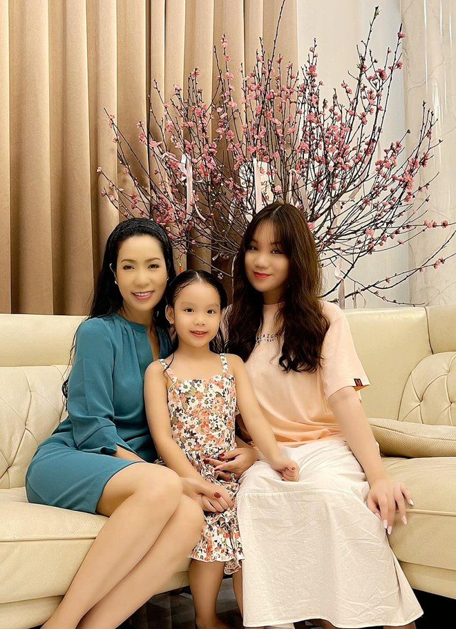 Á hậu Việt Nam lấy doanh nhân ngành nhựa, khéo dạy 2 con gái vừa xinh vừa giỏi - 4