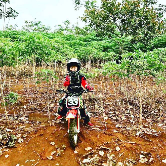 Ốc Thanh Vân amp;#34;choángamp;#34; trước độ ngầu của nữ biker nhí hiếm có Việt Nam - 3