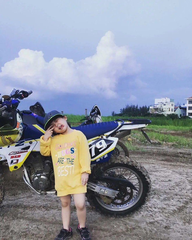 Ốc Thanh Vân amp;#34;choángamp;#34; trước độ ngầu của nữ biker nhí hiếm có Việt Nam - 10