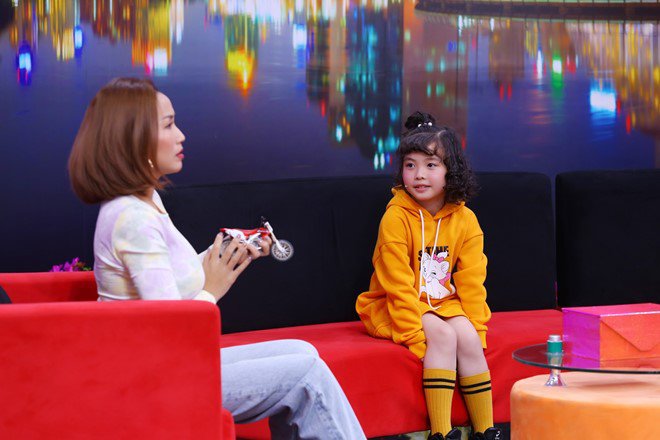 Ốc Thanh Vân amp;#34;choángamp;#34; trước độ ngầu của nữ biker nhí hiếm có Việt Nam - 12