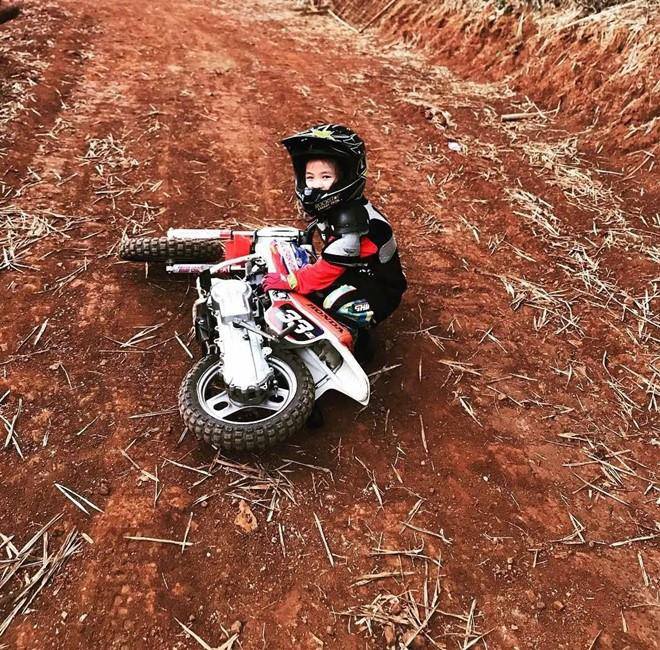 Ốc Thanh Vân amp;#34;choángamp;#34; trước độ ngầu của nữ biker nhí hiếm có Việt Nam - 4