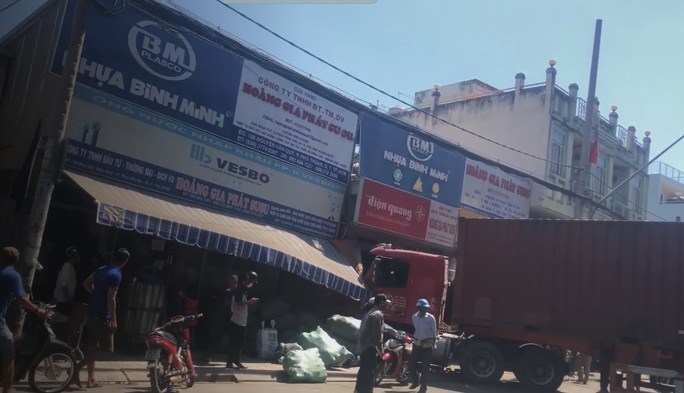 Tin tức 24h: Bị từ chối khi xin việc vì xấu, 9X chi 400 triệu để amp;#34;lột xácamp;#34; ngoạn mục - 12