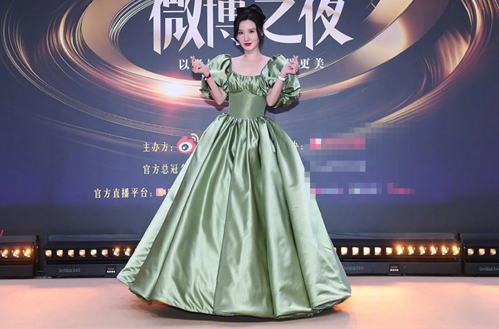 “Trả giá” để mặc đẹp, Hoa hậu Trung Quốc phải nhập viện vì váy chật cứng - 6