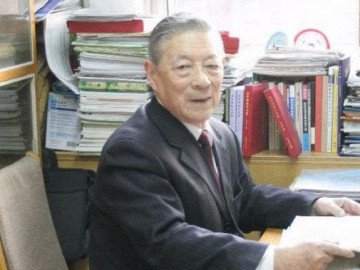 Từng bị nhồi máu não và ung thư thận, bác sĩ 98 tuổi vẫn sống khỏe mạnh nhờ 3 điều này