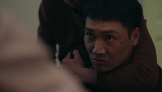 Khán giả tranh cãi kịch liệt về cảnh lột đồ và cưỡng bức trong amp;#34;Hồ Sơ Cá Sấuamp;#34; - 6