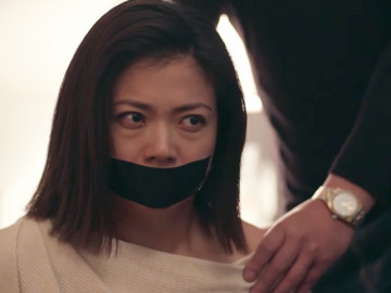 Khán giả tranh cãi kịch liệt về cảnh lột đồ và cưỡng bức trong Hồ Sơ Cá Sấu