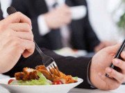 Tin tức - Không ai tằn tiện như vị đại gia này: Mang cơm trưa đến công ty như chị em công sở, đi du lịch ở chung phòng để chia tiền