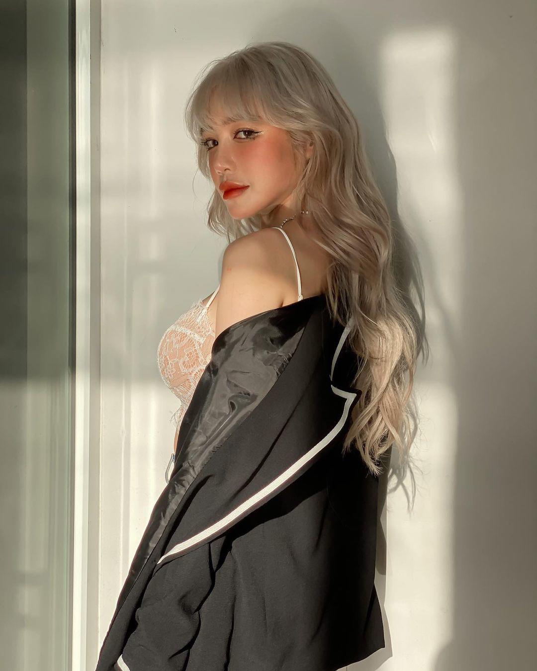 Elly Trần đổi màu tóc trắng, style thời trang từ dịu dàng tiên tử hóa bad girl cool ngầu - 5