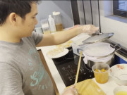 Bếp Eva - Anh chồng đảm 8/3 là đây: Ca sĩ Trọng Tấn vào bếp trổ tài làm bánh đãi cả nhà