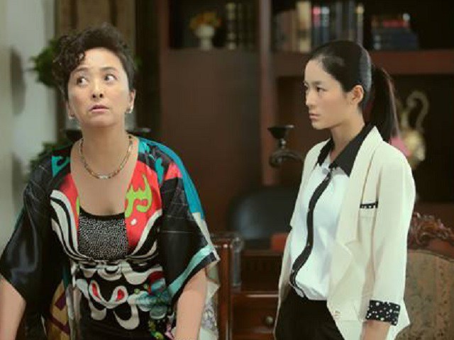 Nghe tiếng động lạ trong phòng mẹ chồng lúc khuya, tôi bất ngờ khi một lần hé cửa nhìn - 3