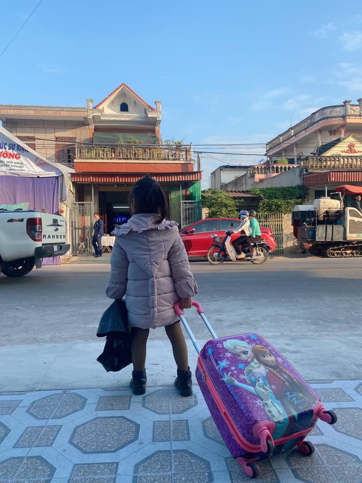 Bé gái Nam Định trời phú gương mặt xinh đẹp, 5 tuổi tự bắt xe lên phố thi mẫu nhí - 12