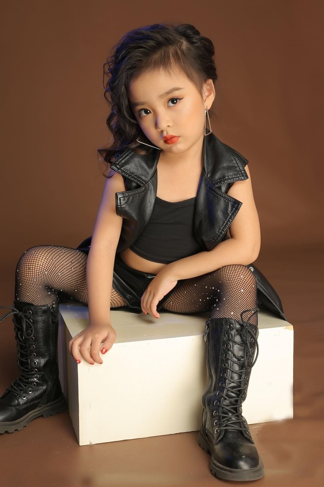 Bé gái Nam Định trời phú gương mặt xinh đẹp, 5 tuổi tự bắt xe lên phố thi mẫu nhí - 7
