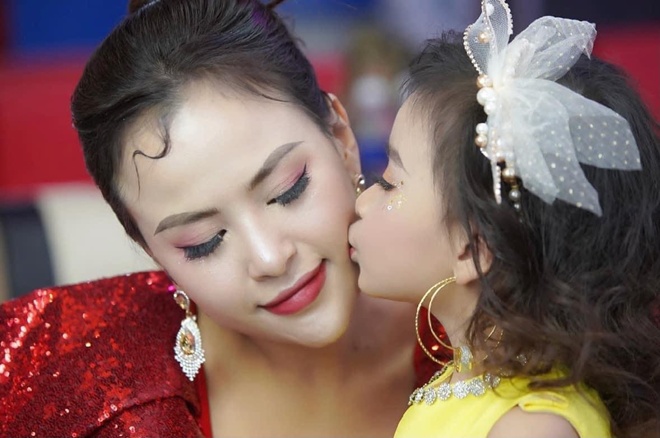 Bé gái Nam Định trời phú gương mặt xinh đẹp, 5 tuổi tự bắt xe lên phố thi mẫu nhí - 16