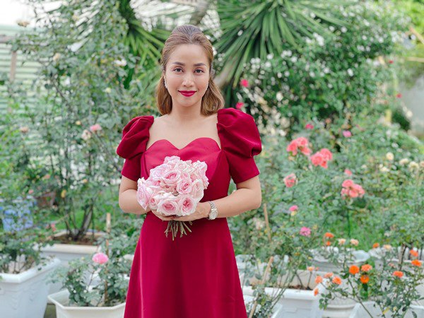 Ốc Thanh Vân, Dương Mỹ Linh và sao Việt thích trồng hoa hồng đắt giá, thơm nức vườn - 3