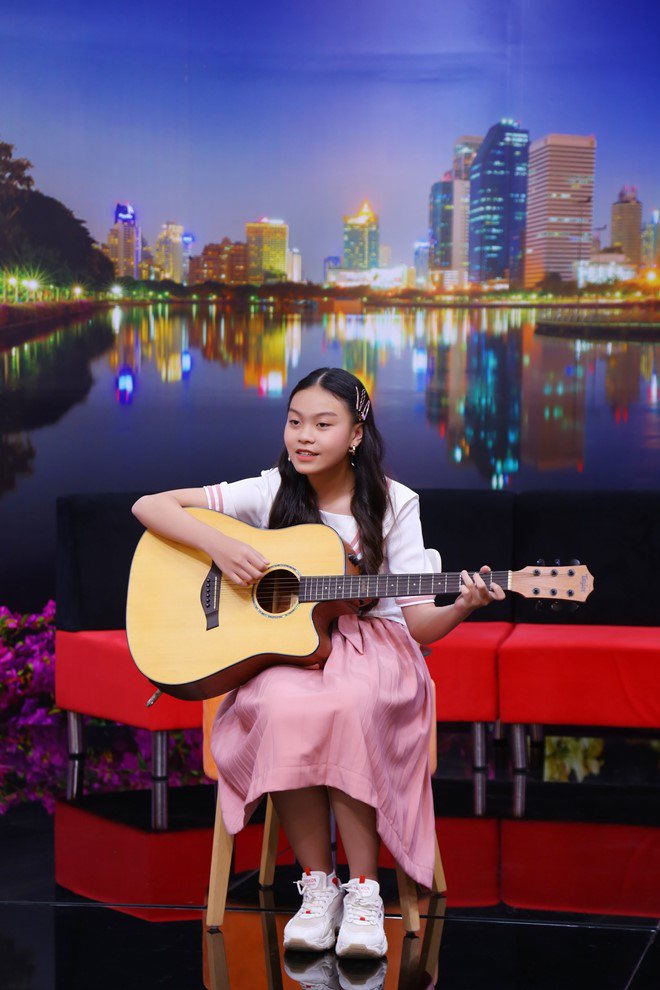 Ốc Thanh Vân đau lòng trước bé gái được mẹ chở đi bắt tại trận ba ngoại tình - 1