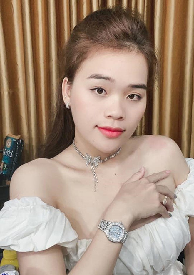 Ngân Thảo: Từ cô gái mất 9 cái răng amp;#34;lột xácamp;#34; thành mỹ nữ gợi cảm - 5