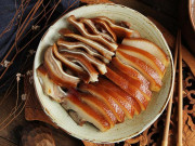 Bếp Eva - Mua được tai, mũi lợn ngon, vợ đem om thế này được món hấp dẫn cuối tuần