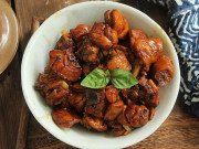 Bếp Eva - Gà om nước tương, húng quế đậm đà trôi cơm, vợ nấu nồi đầy cũng hết